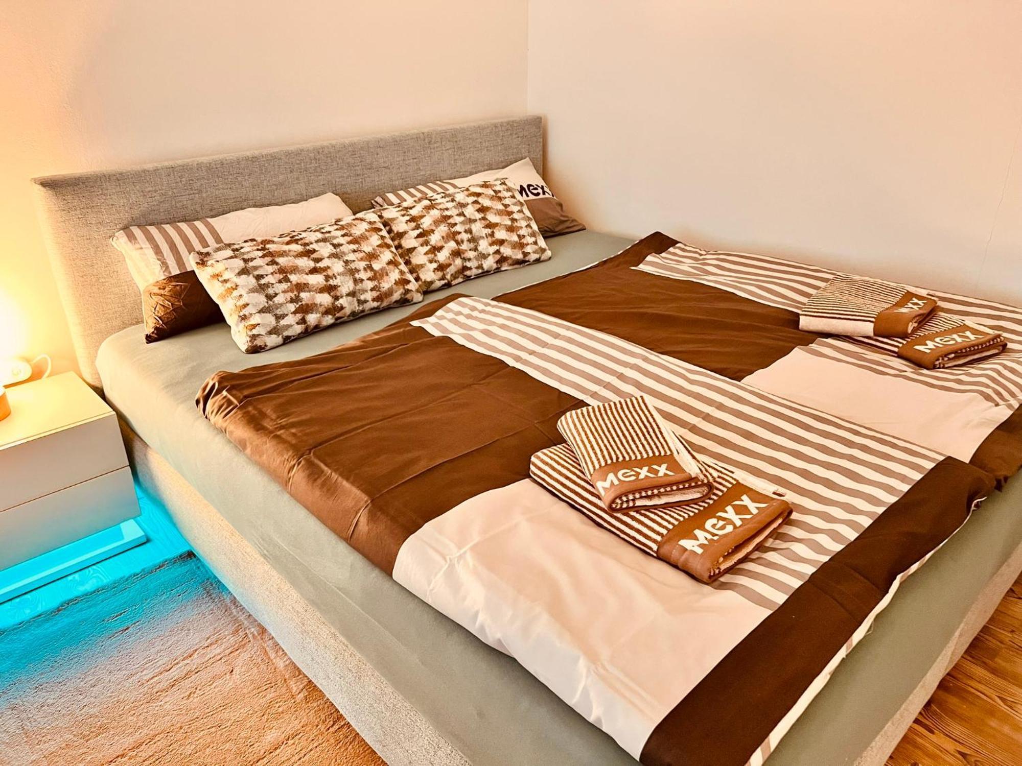 Stylish With Beautiful Ambiance *